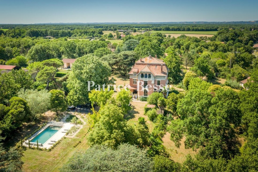Whispers of the Arts & Crafts: A 1912 Manor’s Timeless Elegance in Occitanie