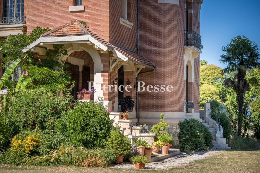 Whispers of the Arts & Crafts: A 1912 Manor’s Timeless Elegance in Occitanie