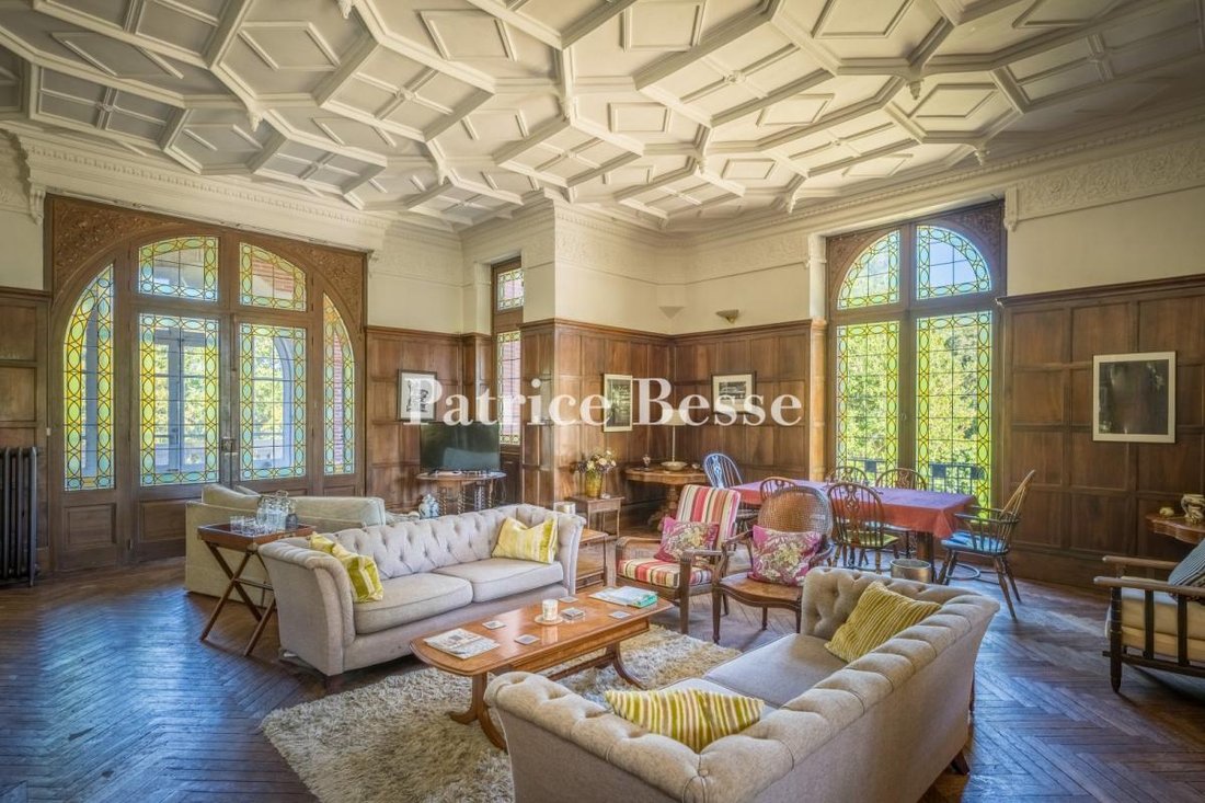 Whispers of the Arts & Crafts: A 1912 Manor’s Timeless Elegance in Occitanie