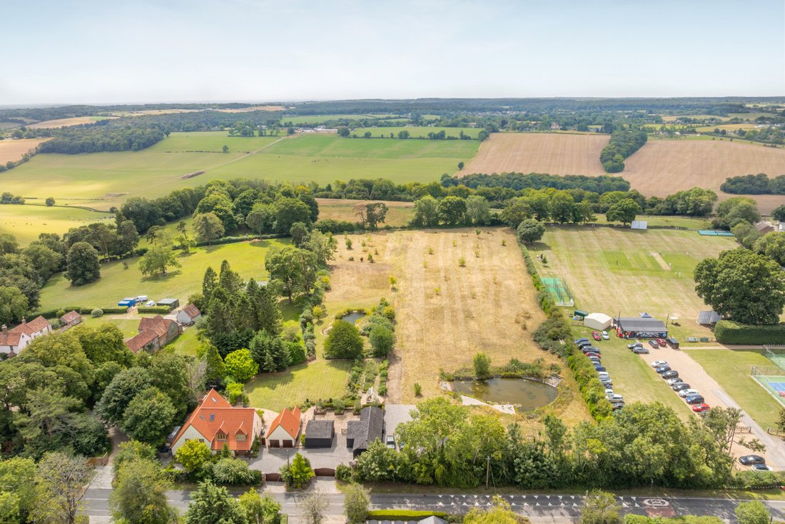 House in Buckinghamshire, England 1 - 16116947