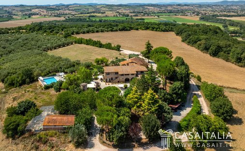Casa di campagna a Deruta, Umbria, Italia 1