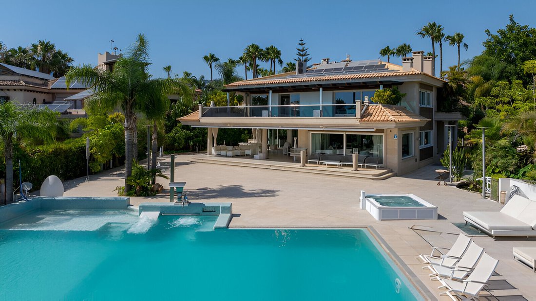 Villa in Marbella, Andalusia, Spain 1 - 16118014