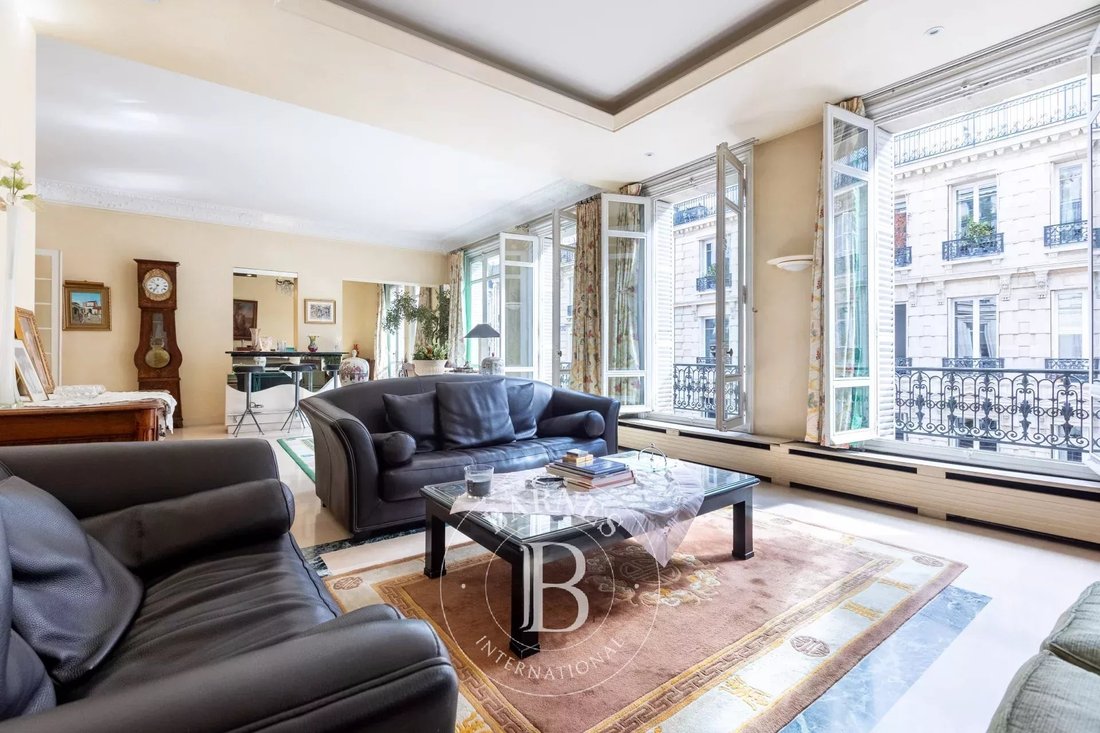 Apartment in Hoche-Friedland, Paris 8e Arrondissement, Paris 4 - 16118073