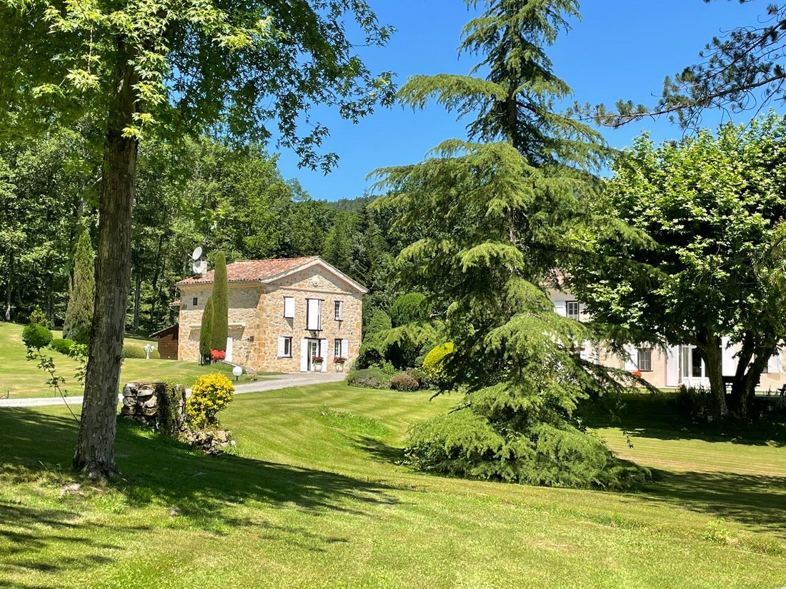 Château des Rêves: A Sunlit Estate Where Time Stands Still in Occitanie’s Golden Hills