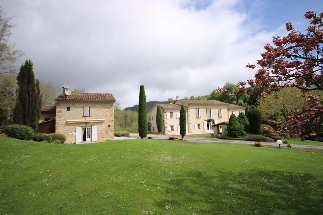 Château des Rêves: A Sunlit Estate Where Time Stands Still in Occitanie’s Golden Hills