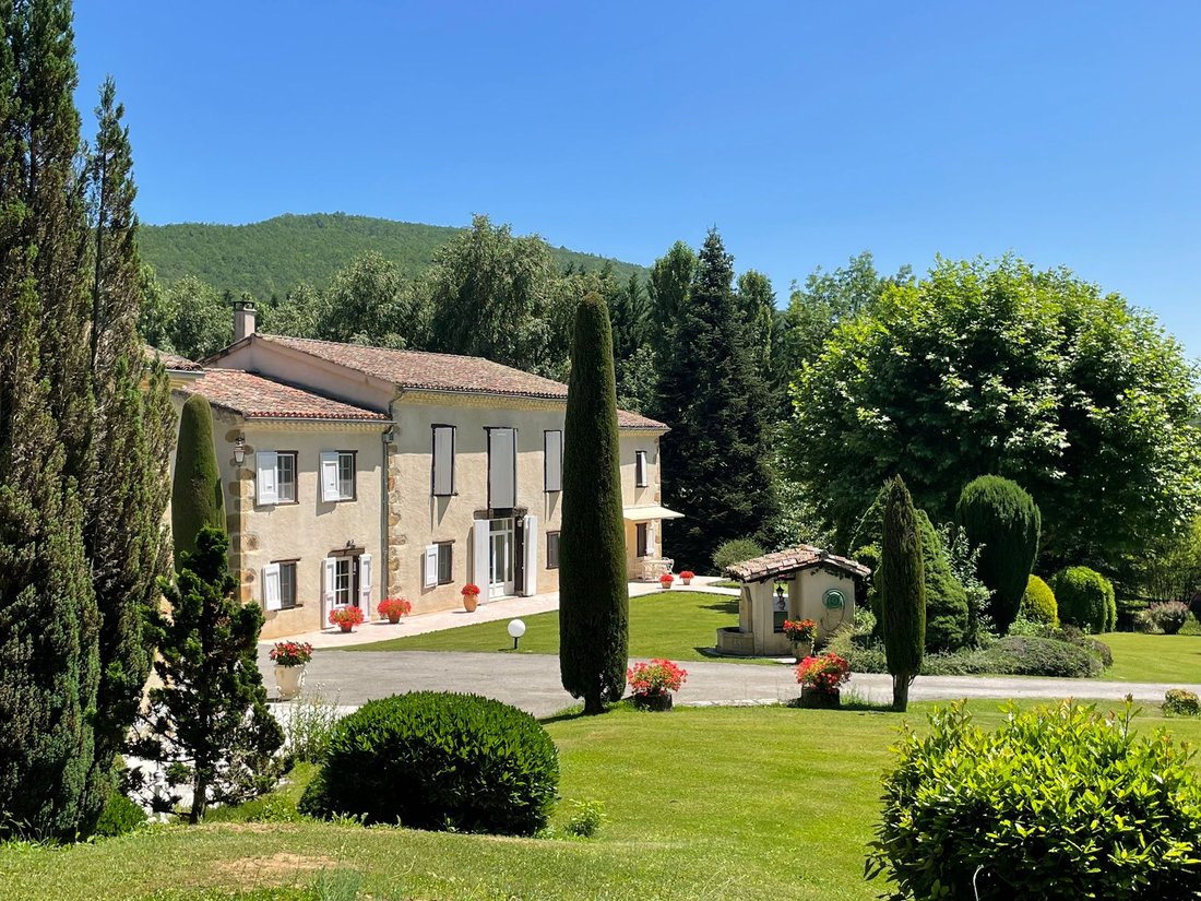 Château des Rêves: A Sunlit Estate Where Time Stands Still in Occitanie’s Golden Hills