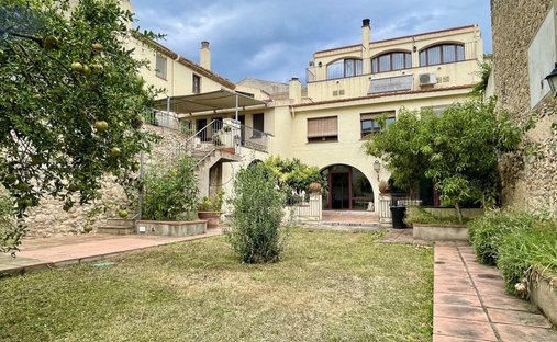 Townhouse in Torroella de Montgri, Catalonia, Spain 1