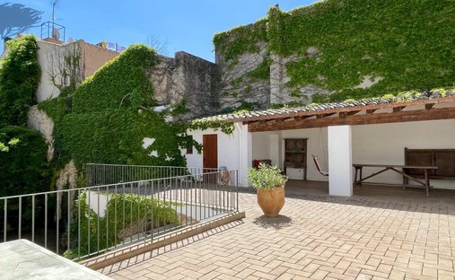 Townhouse in Torroella de Montgri, Catalonia, Spain 1
