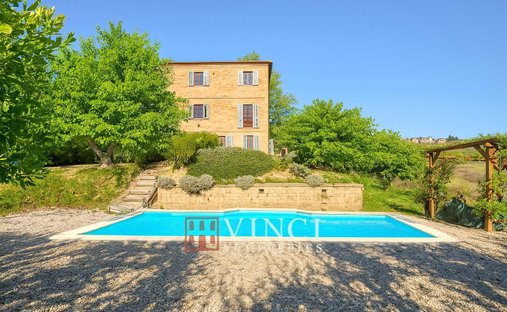 Villa a Carassai, Marche, Italia 1