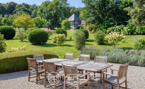2h From Paris, In The Heart Of The Pays D’auge Area. A Listed 16th /18th Century Chateau Set In Abou