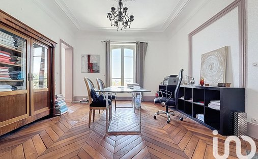Apartment in Chantiers, Versailles, France 1