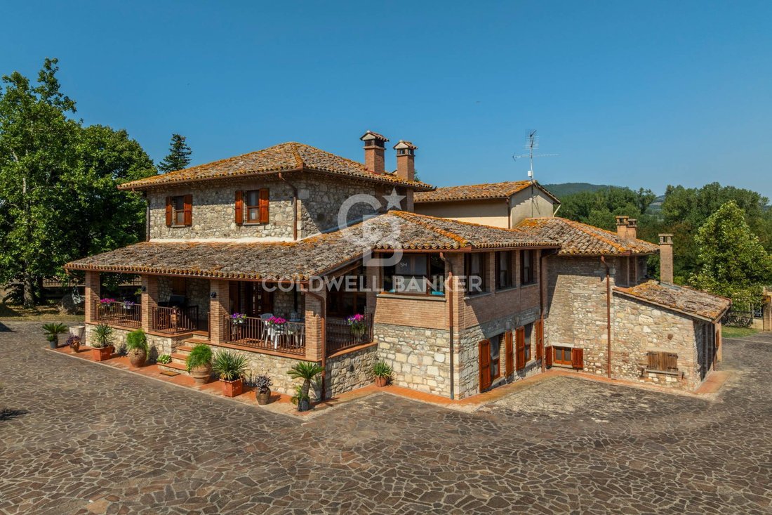 Country House in Todi, Umbria, Italy 3 - 16121013