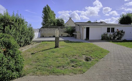 North Caen, Castle (12 Bedrooms) By The Seaside With Outbuildings Set In 1.1 Ha (2.47 Acres) Of Encl