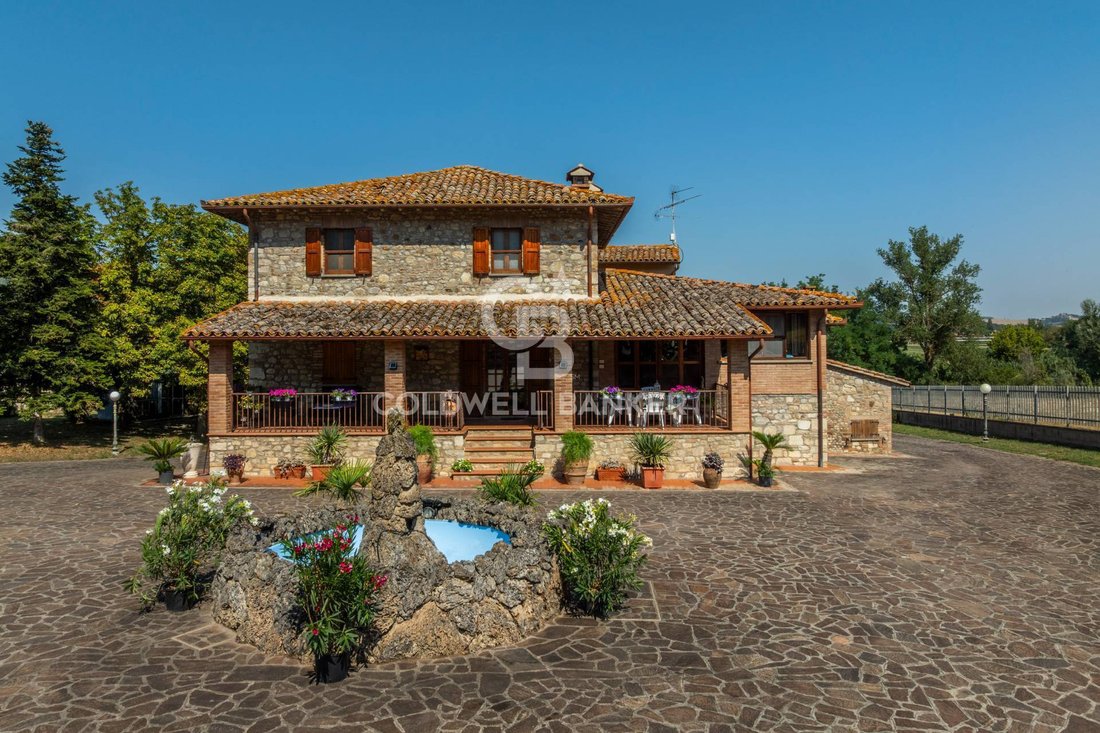 Country House in Todi, Umbria, Italy 1 - 16121013