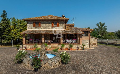 Casa di campagna a Todi, Umbria, Italia 1
