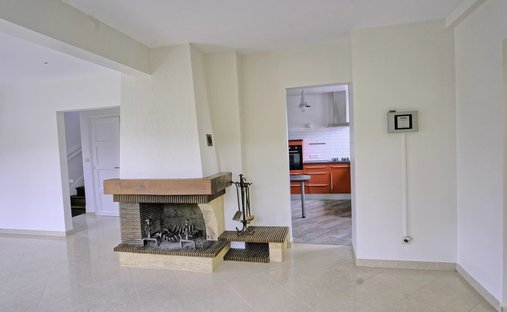 North Caen, Castle (12 Bedrooms) By The Seaside With Outbuildings Set In 1.1 Ha (2.47 Acres) Of Encl