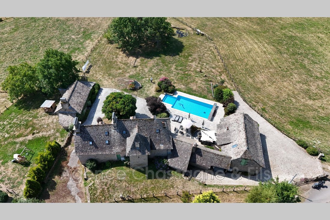 Villa in Servieres-le-Chateau, Nouvelle-Aquitaine, France 1 - 16119573