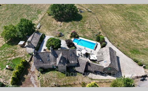 Villa in Servieres-le-Chateau, Nouvelle-Aquitaine, France 1
