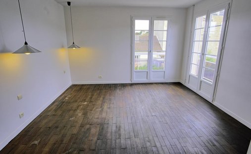 North Caen, Castle (12 Bedrooms) By The Seaside With Outbuildings Set In 1.1 Ha (2.47 Acres) Of Encl