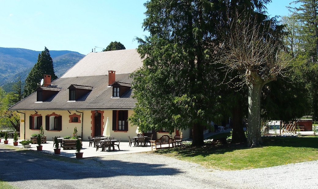 Castle for Sale in Saint-Pierre-d'Argençon, Provence-Alpes-Côte d'Azur, France
