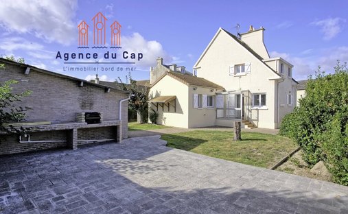 North Caen, Castle (12 Bedrooms) By The Seaside With Outbuildings Set In 1.1 Ha (2.47 Acres) Of Encl