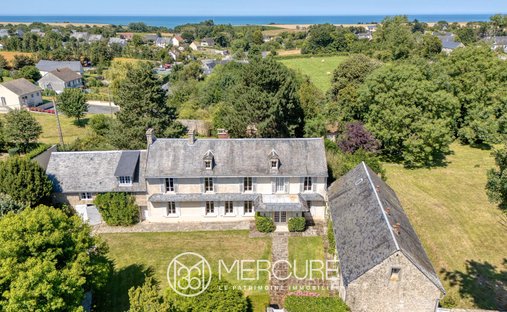 Near Bayeux Elegant XVII Ith Century Castle With 60 Ha Park
