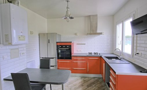 North Caen, Castle (12 Bedrooms) By The Seaside With Outbuildings Set In 1.1 Ha (2.47 Acres) Of Encl