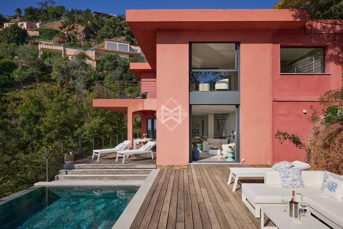 Villa in Théoule-sur-Mer, Provence-Alpes-Côte d'Azur, France 2 - 16119482
