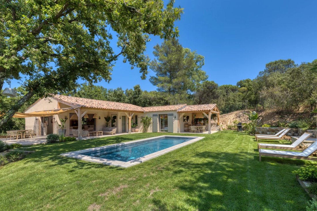 Villa in La Croix-Valmer, Provence-Alpes-Côte d'Azur, France 1 - 16119547