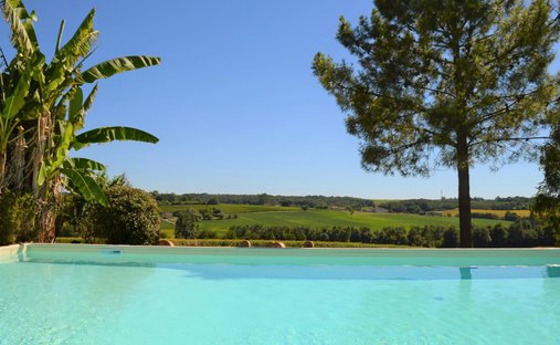 Castle for Sale in Monségur, Nouvelle-Aquitaine, France