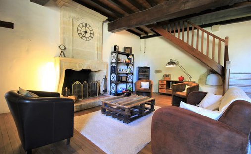 Castle for Sale in Monségur, Nouvelle-Aquitaine, France