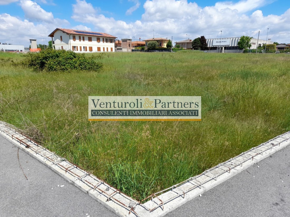 Land in Castel Venzago, Lonato del Garda, Lombardy 1 - 14374737