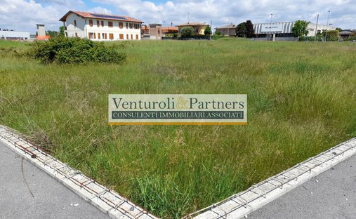 Land in Castel Venzago, Lonato del Garda, Lombardy 1
