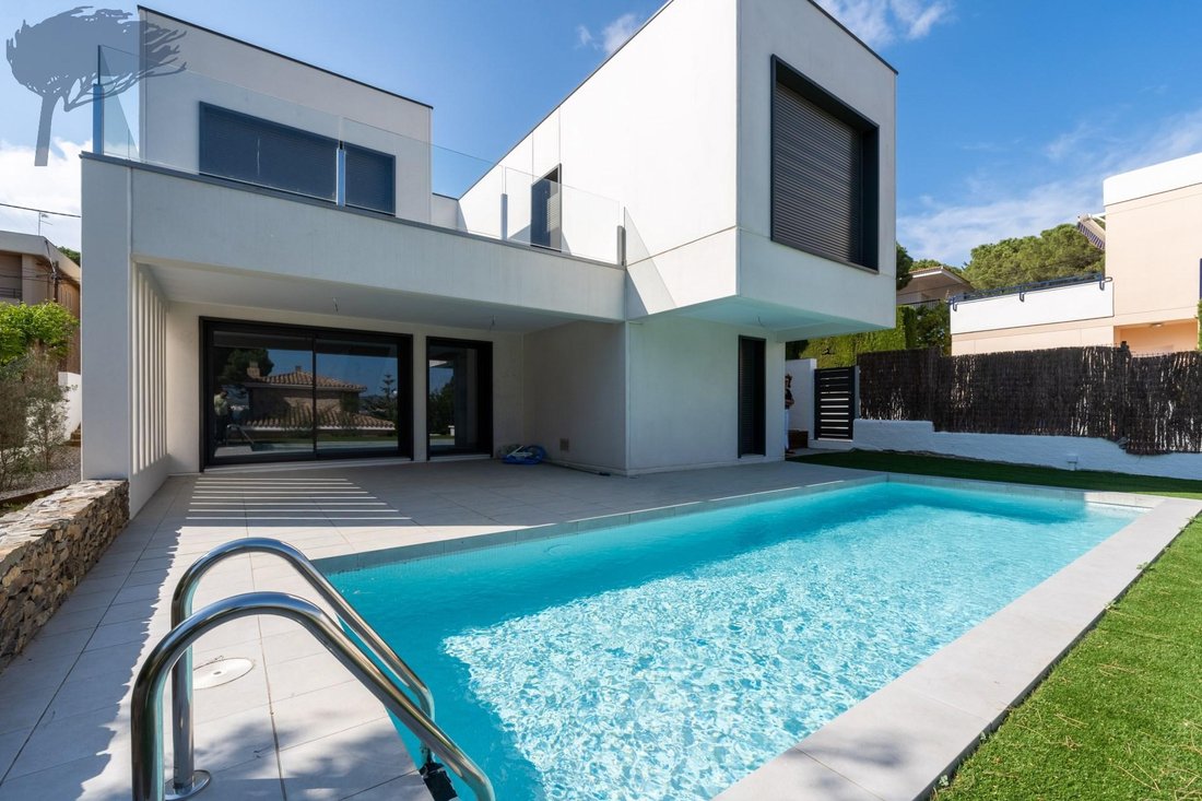 Villa in Llanca, Catalonia, Spain 2 - 16073485
