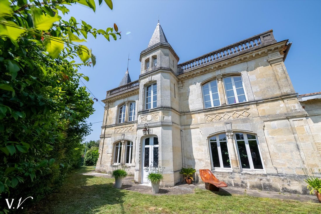 Castle in Latresne, Nouvelle-Aquitaine, France 2 - 16127509