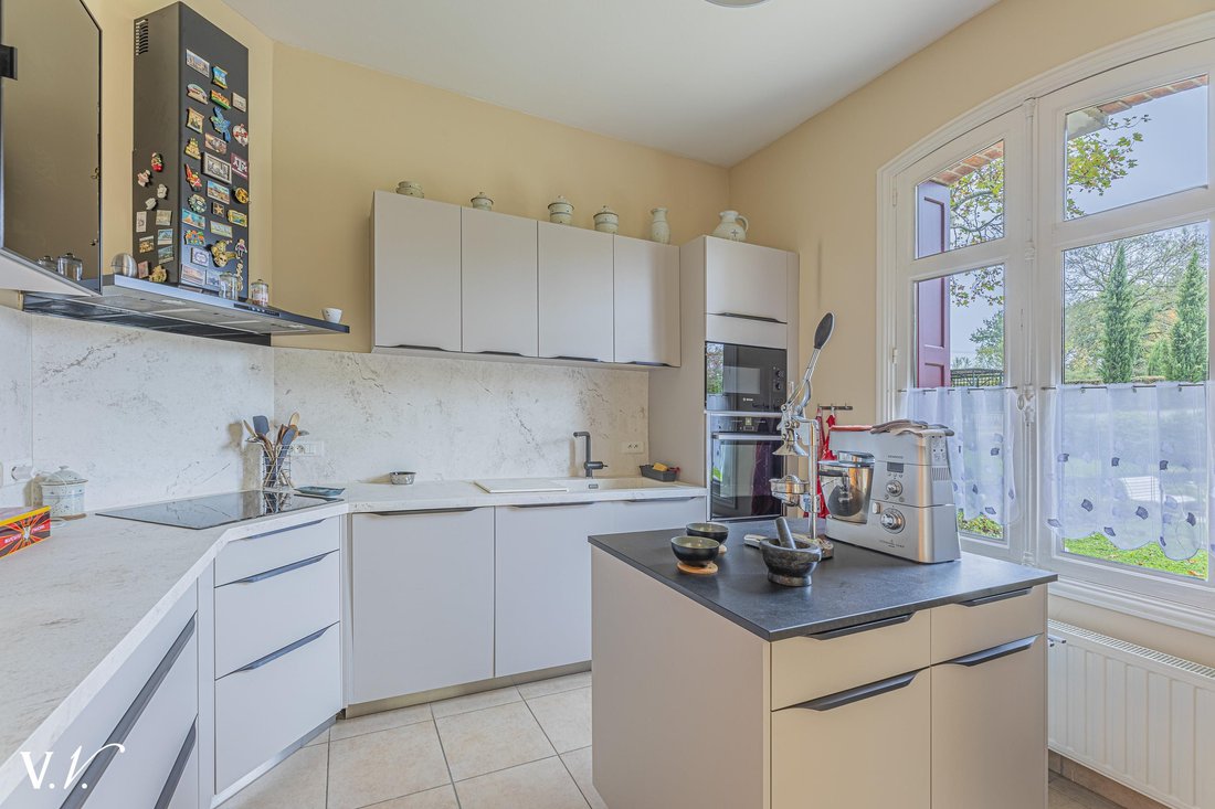 Whispers of Loire: A Timeless Manor in Amboise’s Golden Light - 5