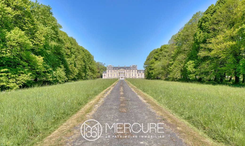 Near Bayeux Elegant XVII Ith Century Castle With 60 Ha Park
