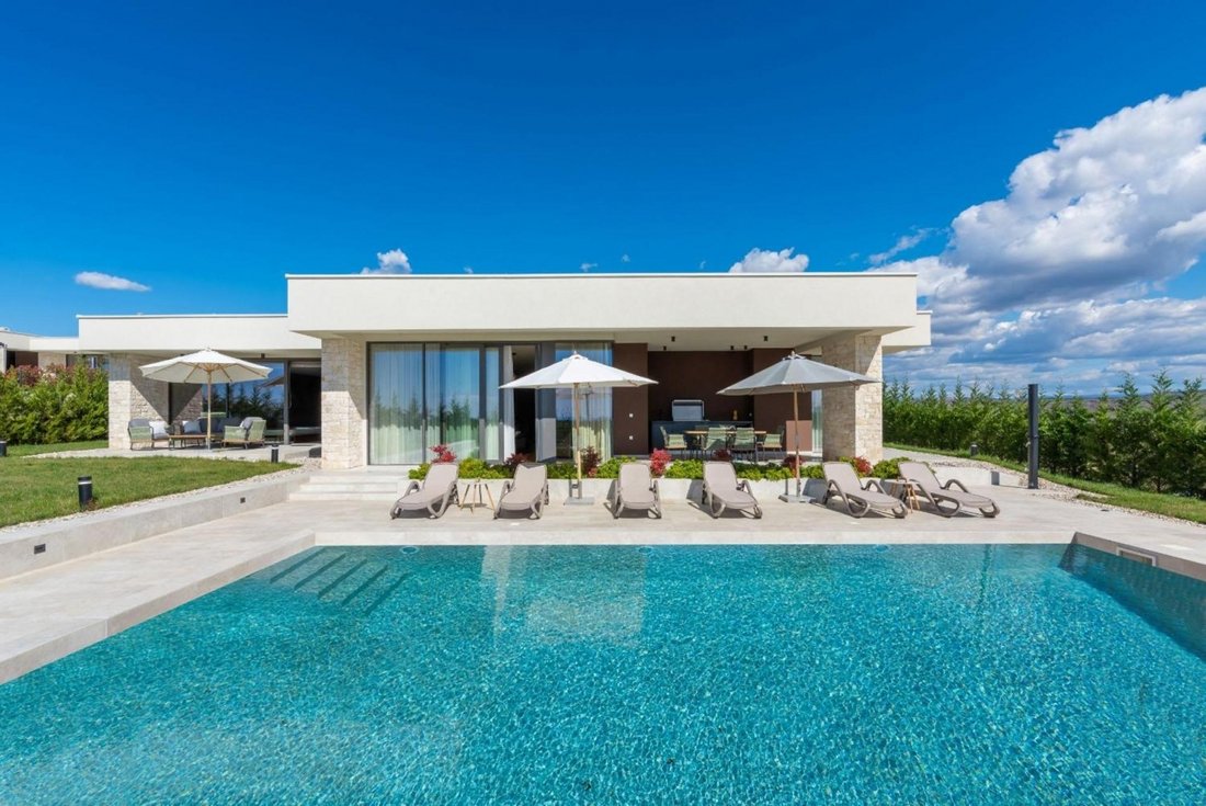 Villa in Brtonigla, Istria County, Croatia 2 - 16127146