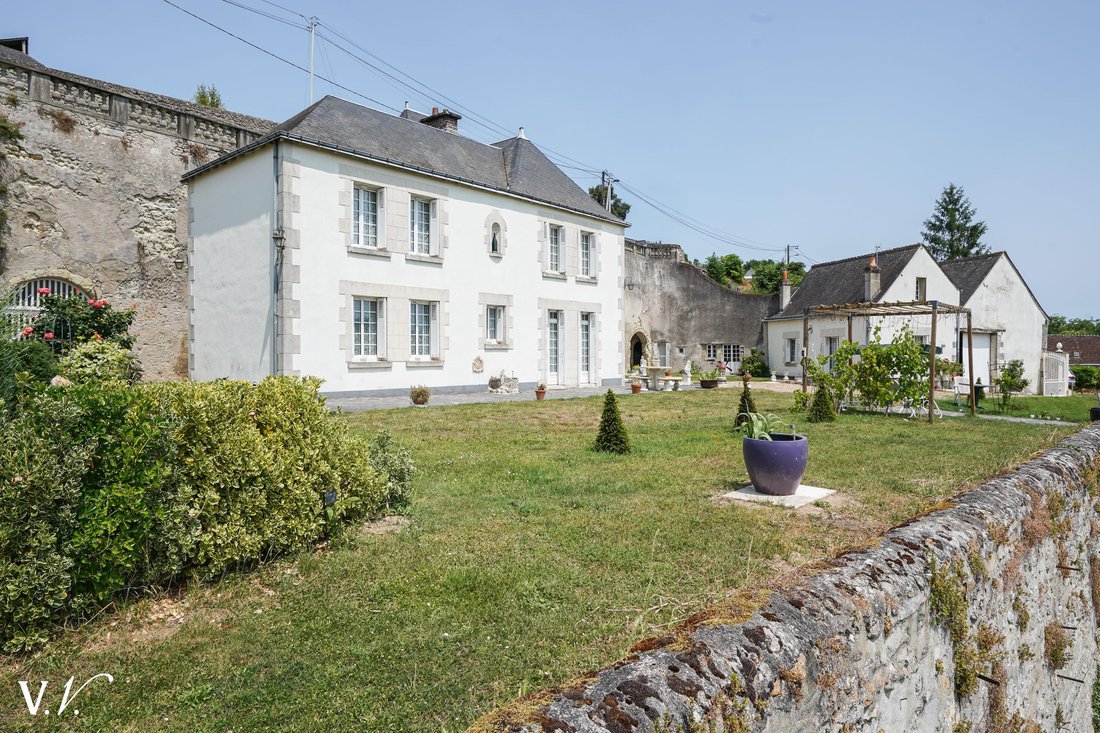 Estate in Noizay, Centre-Val de Loire, France 1 - 16127193