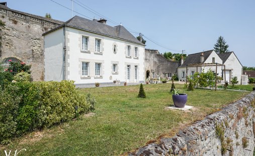 Estate in Noizay, Centre-Val de Loire, France 1
