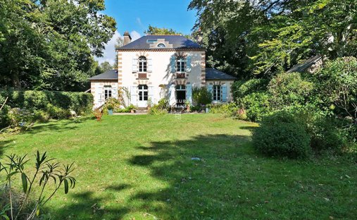 Estate in Zone Urbaine, Arradon, France 1
