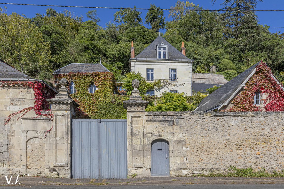House in Saint-Etienne-de-Chigny, Centre-Val de Loire, France 1 - 16126564