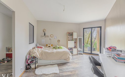 Castle for Sale in Saint-Pierre-des-Corps, Centre-Val de Loire, France