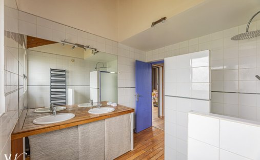 Castle for Sale in Saint-Pierre-des-Corps, Centre-Val de Loire, France