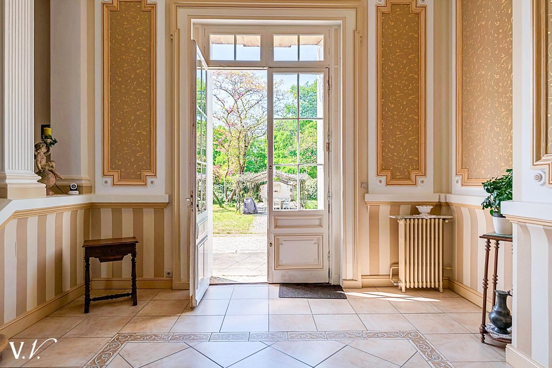 Bordeaux’s Timeless Chateau: A 19th-Century Symphony in Stone & Light