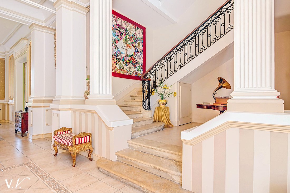 Bordeaux’s Timeless Chateau: A 19th-Century Symphony in Stone & Light