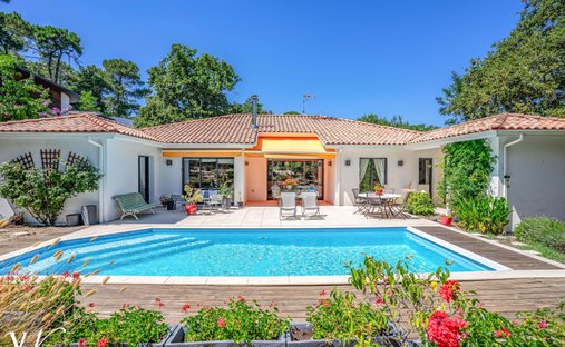 House in Aiguillon, Arcachon, France 1