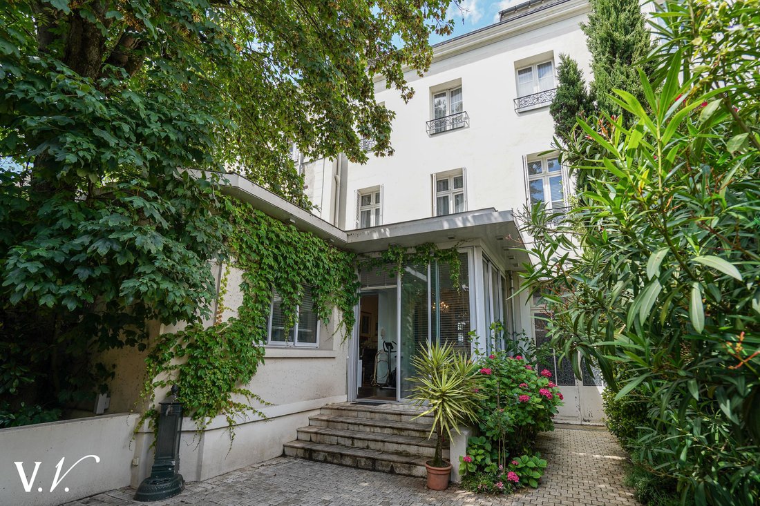 Townhouse in Cathédrale, Tours, France 2 - 16126608