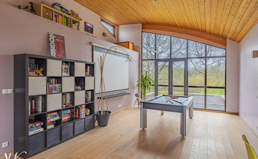 Castle for Sale in Saint-Pierre-des-Corps, Centre-Val de Loire, France