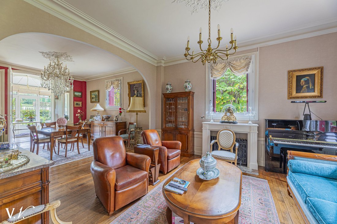 Whispers of Loire: A Timeless Manor in Amboise’s Golden Light
